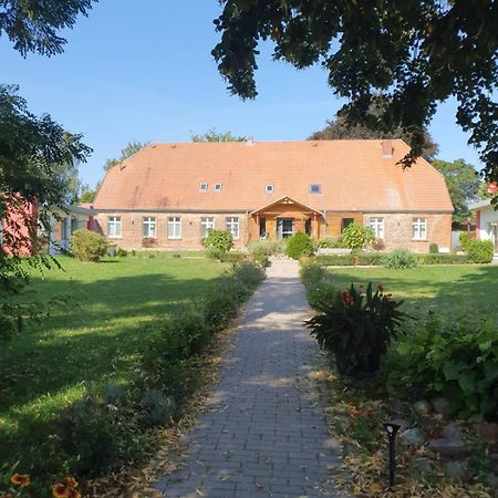 Hotelpension Pfarrhaus Альт-Шверин Экстерьер фото