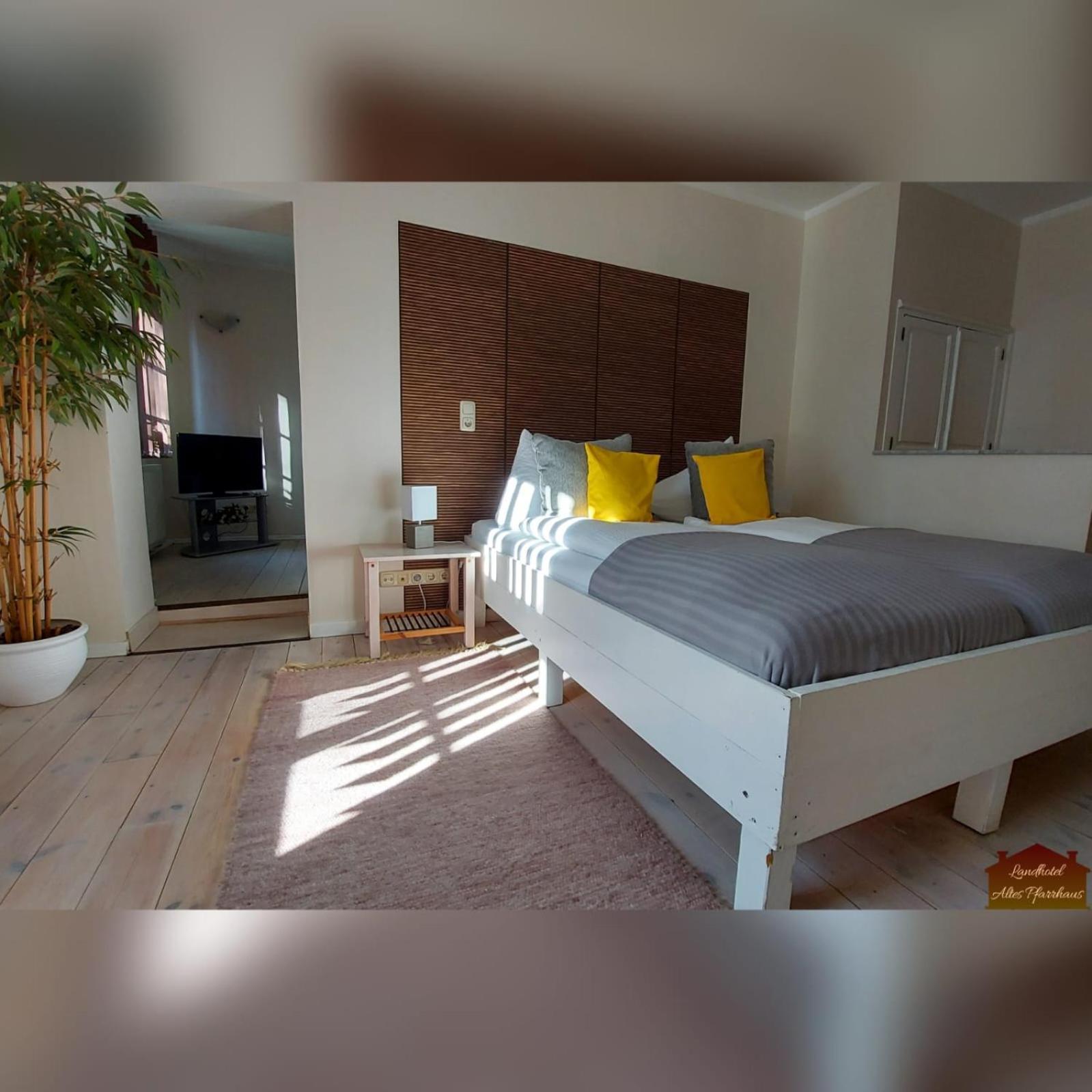 Hotelpension Pfarrhaus Альт-Шверин Экстерьер фото