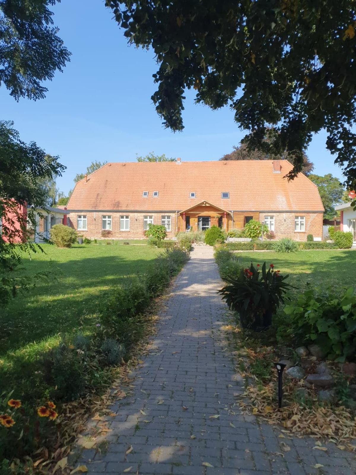 Hotelpension Pfarrhaus Альт-Шверин Экстерьер фото