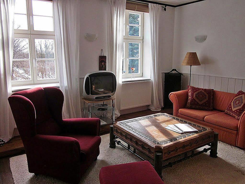 Hotelpension Pfarrhaus Альт-Шверин Экстерьер фото